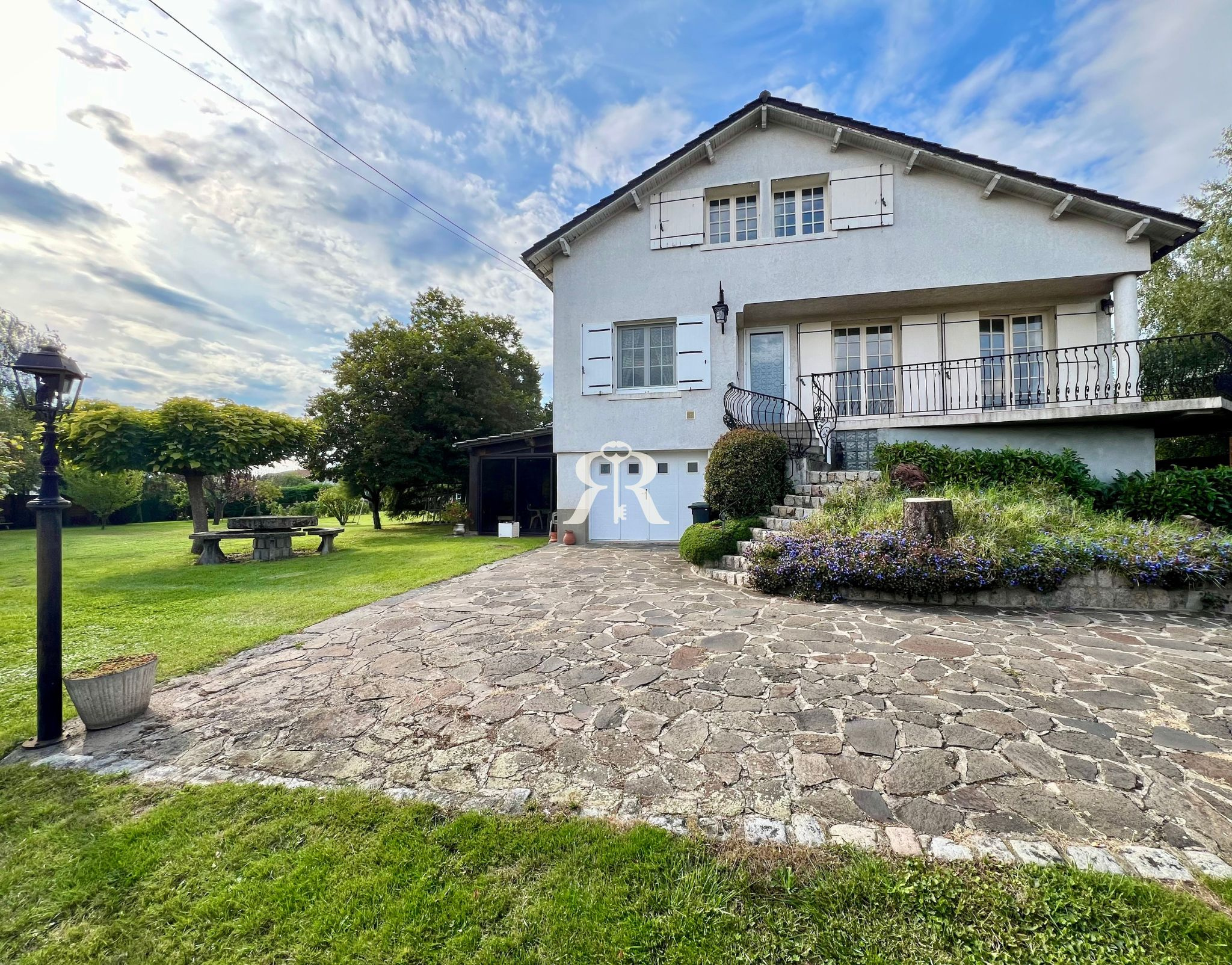 Maison à vendre à Pont du chateau, 202 m², 7 pièces – photo 1 sur 24